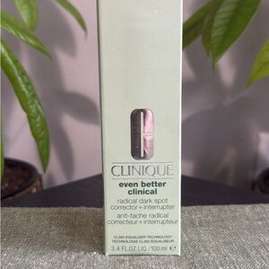 Clinique Even Better Clinical Radical Dark Spot Corrector + Interrupter Serum